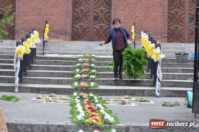 Zdjęcie w galerii na portalu naszraciborz.pl: Dziś Boże Ciało. Nasze ulice tradycyjnie pięknie ustrojone wiadomości z regionu