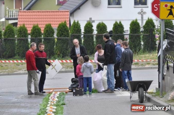 Zdjęcie w galerii na portalu naszraciborz.pl: Dziś Boże Ciało. Nasze ulice tradycyjnie pięknie ustrojone wiadomości z regionu