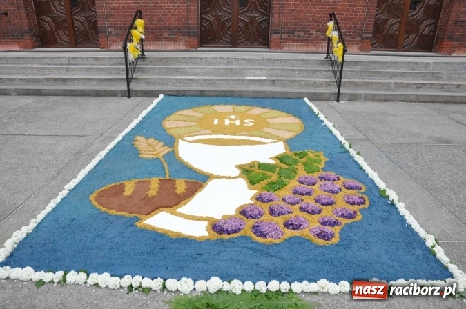 Zdjęcie w galerii na portalu naszraciborz.pl: Dziś Boże Ciało. Nasze ulice tradycyjnie pięknie ustrojone wiadomości z regionu