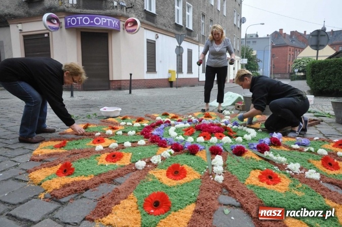 Zdjęcie w galerii na portalu naszraciborz.pl: Dziś Boże Ciało. Nasze ulice tradycyjnie pięknie ustrojone wiadomości z regionu