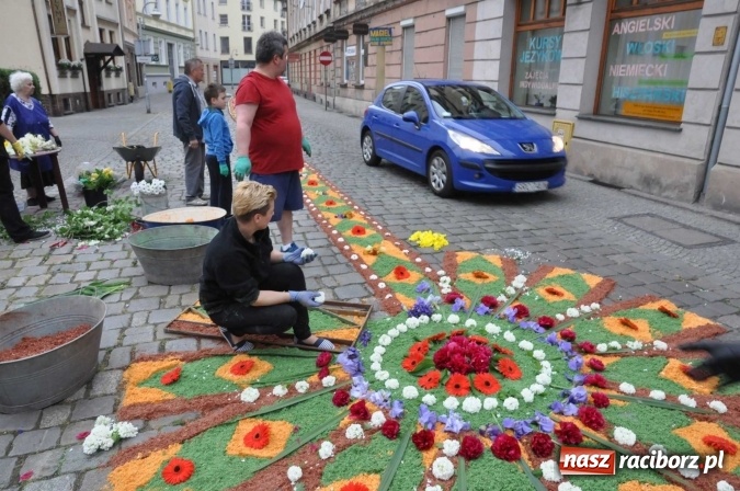 Zdjęcie w galerii na portalu naszraciborz.pl: Dziś Boże Ciało. Nasze ulice tradycyjnie pięknie ustrojone wiadomości z regionu