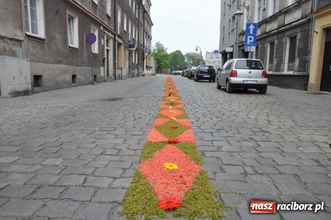 Zdjęcie w galerii na portalu naszraciborz.pl: Dziś Boże Ciało. Nasze ulice tradycyjnie pięknie ustrojone wiadomości z regionu
