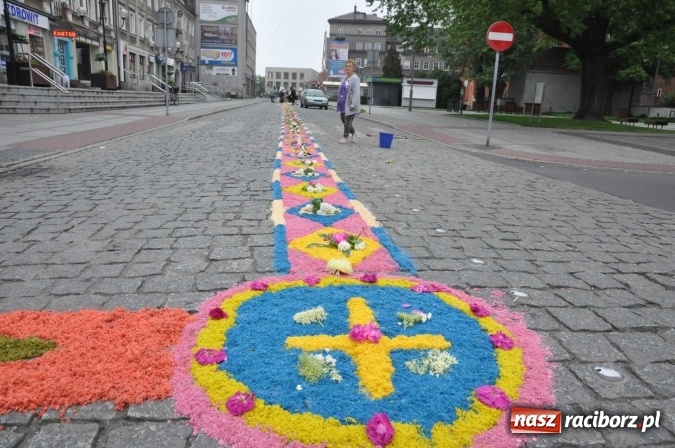 Zdjęcie w galerii na portalu naszraciborz.pl: Dziś Boże Ciało. Nasze ulice tradycyjnie pięknie ustrojone wiadomości z regionu
