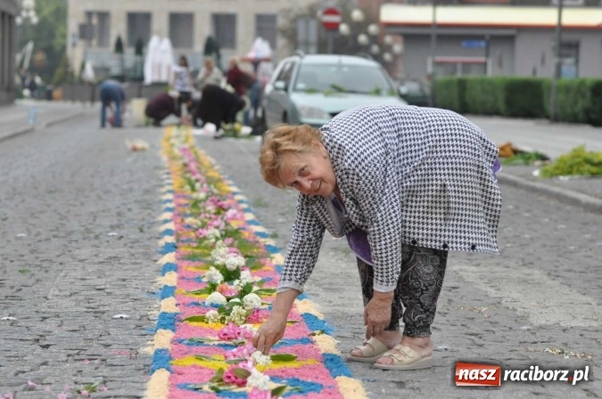 Zdjęcie w galerii na portalu naszraciborz.pl: Dziś Boże Ciało. Nasze ulice tradycyjnie pięknie ustrojone wiadomości z regionu