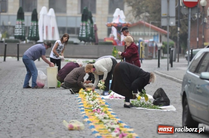 Zdjęcie w galerii na portalu naszraciborz.pl: Dziś Boże Ciało. Nasze ulice tradycyjnie pięknie ustrojone wiadomości z regionu
