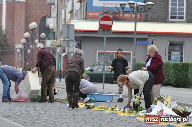 Zdjęcie w galerii na portalu naszraciborz.pl: Dziś Boże Ciało. Nasze ulice tradycyjnie pięknie ustrojone wiadomości z regionu