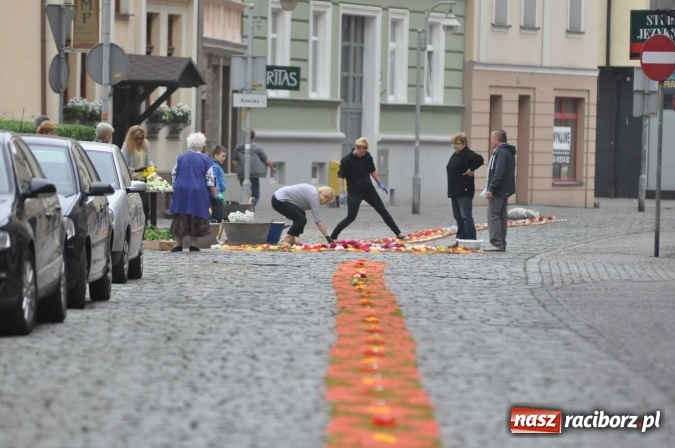 Zdjęcie w galerii na portalu naszraciborz.pl: Dziś Boże Ciało. Nasze ulice tradycyjnie pięknie ustrojone wiadomości z regionu