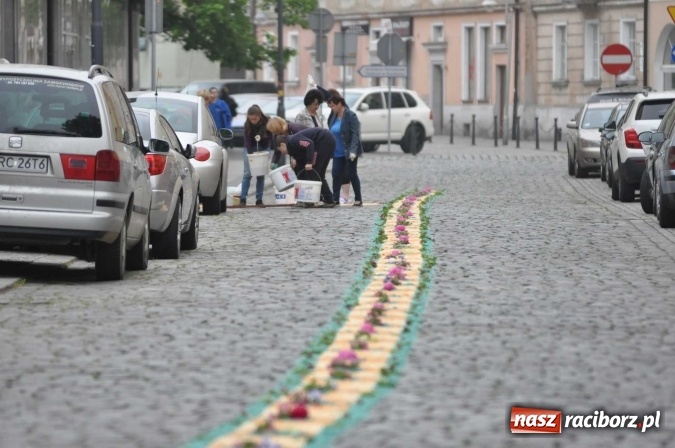 Zdjęcie w galerii na portalu naszraciborz.pl: Dziś Boże Ciało. Nasze ulice tradycyjnie pięknie ustrojone wiadomości z regionu