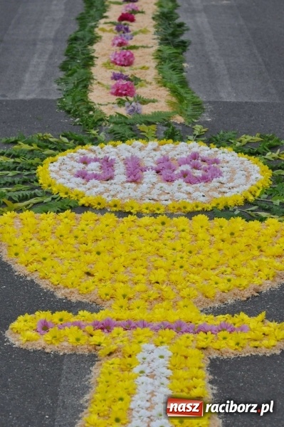 Zdjęcie w galerii na portalu naszraciborz.pl: Dziś Boże Ciało. Nasze ulice tradycyjnie pięknie ustrojone wiadomości z regionu