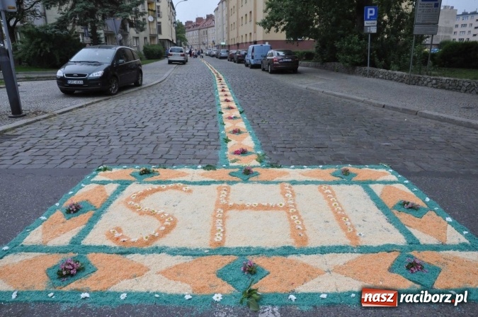 Zdjęcie w galerii na portalu naszraciborz.pl: Dziś Boże Ciało. Nasze ulice tradycyjnie pięknie ustrojone wiadomości z regionu