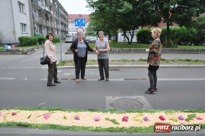 Zdjęcie w galerii na portalu naszraciborz.pl: Dziś Boże Ciało. Nasze ulice tradycyjnie pięknie ustrojone wiadomości z regionu