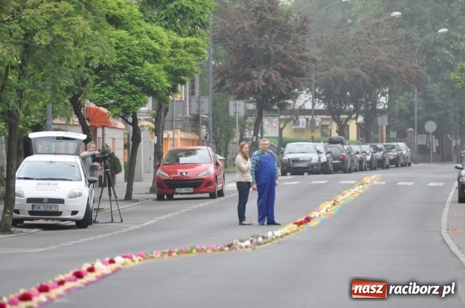 Zdjęcie w galerii na portalu naszraciborz.pl: Dziś Boże Ciało. Nasze ulice tradycyjnie pięknie ustrojone wiadomości z regionu