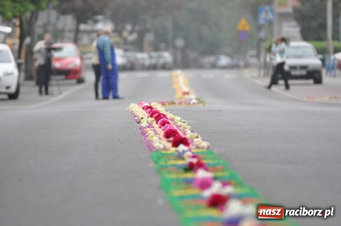 Zdjęcie w galerii na portalu naszraciborz.pl: Dziś Boże Ciało. Nasze ulice tradycyjnie pięknie ustrojone wiadomości z regionu