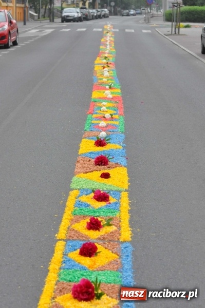 Zdjęcie w galerii na portalu naszraciborz.pl: Dziś Boże Ciało. Nasze ulice tradycyjnie pięknie ustrojone wiadomości z regionu