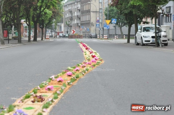 Zdjęcie w galerii na portalu naszraciborz.pl: Dziś Boże Ciało. Nasze ulice tradycyjnie pięknie ustrojone wiadomości z regionu