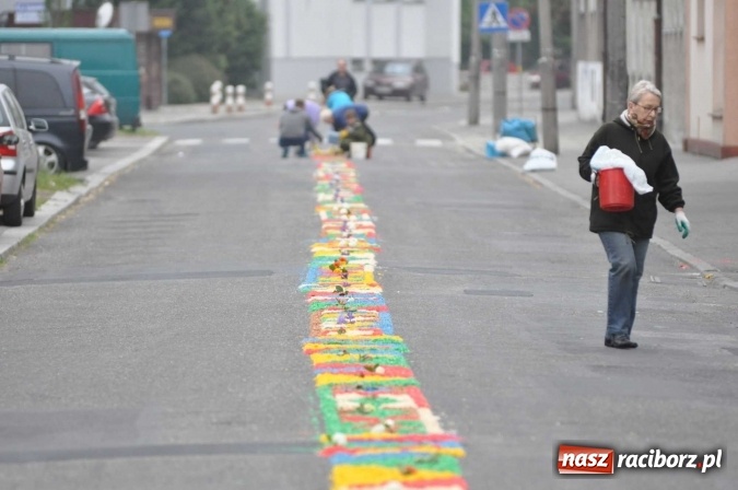 Zdjęcie w galerii na portalu naszraciborz.pl: Dziś Boże Ciało. Nasze ulice tradycyjnie pięknie ustrojone wiadomości z regionu