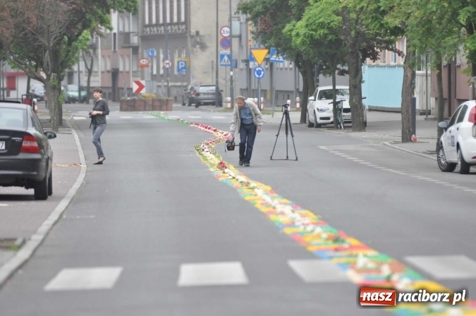 Zdjęcie w galerii na portalu naszraciborz.pl: Dziś Boże Ciało. Nasze ulice tradycyjnie pięknie ustrojone wiadomości z regionu