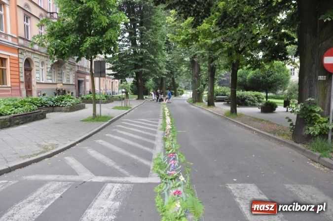 Zdjęcie w galerii na portalu naszraciborz.pl: Dziś Boże Ciało. Nasze ulice tradycyjnie pięknie ustrojone wiadomości z regionu