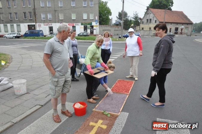 Zdjęcie w galerii na portalu naszraciborz.pl: Dziś Boże Ciało. Nasze ulice tradycyjnie pięknie ustrojone wiadomości z regionu