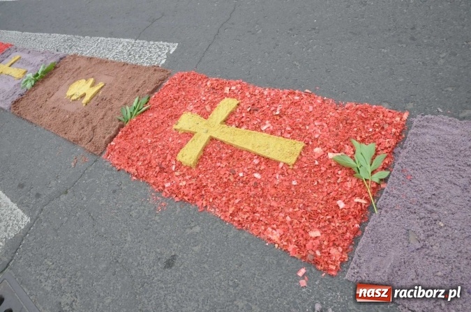 Zdjęcie w galerii na portalu naszraciborz.pl: Dziś Boże Ciało. Nasze ulice tradycyjnie pięknie ustrojone wiadomości z regionu