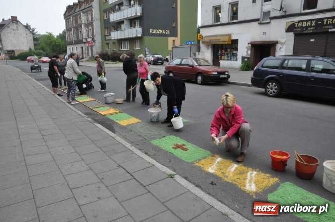 Zdjęcie w galerii na portalu naszraciborz.pl: Dziś Boże Ciało. Nasze ulice tradycyjnie pięknie ustrojone wiadomości z regionu