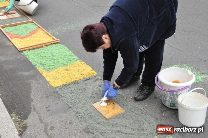 Zdjęcie w galerii na portalu naszraciborz.pl: Dziś Boże Ciało. Nasze ulice tradycyjnie pięknie ustrojone wiadomości z regionu