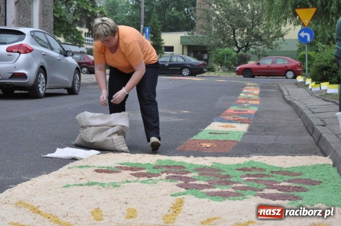 Zdjęcie w galerii na portalu naszraciborz.pl: Dziś Boże Ciało. Nasze ulice tradycyjnie pięknie ustrojone wiadomości z regionu