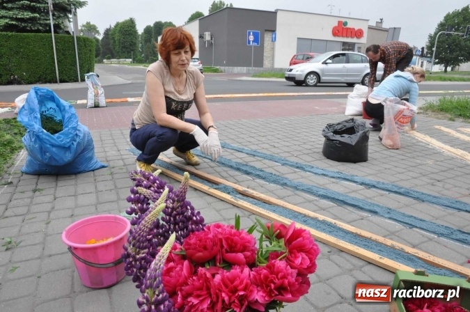 Zdjęcie w galerii na portalu naszraciborz.pl: Dziś Boże Ciało. Nasze ulice tradycyjnie pięknie ustrojone wiadomości z regionu