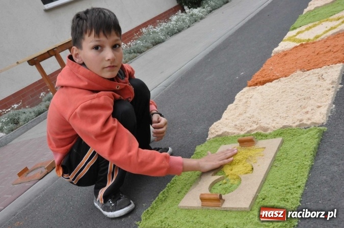 Zdjęcie w galerii na portalu naszraciborz.pl: Dziś Boże Ciało. Nasze ulice tradycyjnie pięknie ustrojone wiadomości z regionu