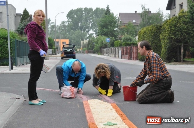 Zdjęcie w galerii na portalu naszraciborz.pl: Dziś Boże Ciało. Nasze ulice tradycyjnie pięknie ustrojone wiadomości z regionu