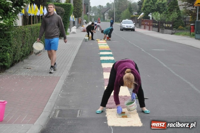 Zdjęcie w galerii na portalu naszraciborz.pl: Dziś Boże Ciało. Nasze ulice tradycyjnie pięknie ustrojone wiadomości z regionu