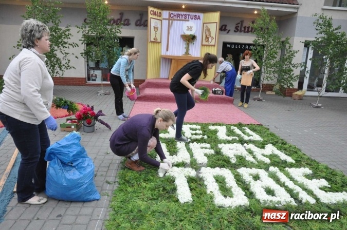 Zdjęcie w galerii na portalu naszraciborz.pl: Dziś Boże Ciało. Nasze ulice tradycyjnie pięknie ustrojone wiadomości z regionu