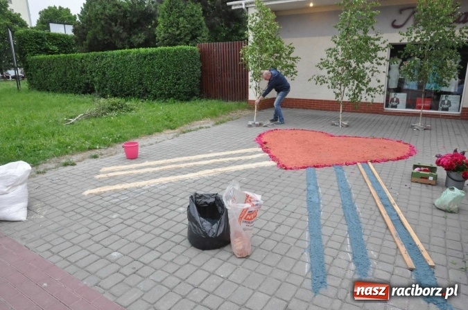 Zdjęcie w galerii na portalu naszraciborz.pl: Dziś Boże Ciało. Nasze ulice tradycyjnie pięknie ustrojone wiadomości z regionu