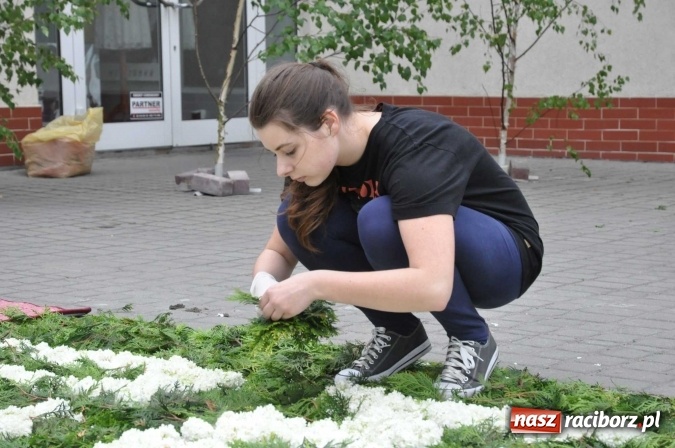 Zdjęcie w galerii na portalu naszraciborz.pl: Dziś Boże Ciało. Nasze ulice tradycyjnie pięknie ustrojone wiadomości z regionu