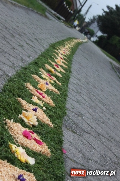 Zdjęcie w galerii na portalu naszraciborz.pl: Dziś Boże Ciało. Nasze ulice tradycyjnie pięknie ustrojone wiadomości z regionu