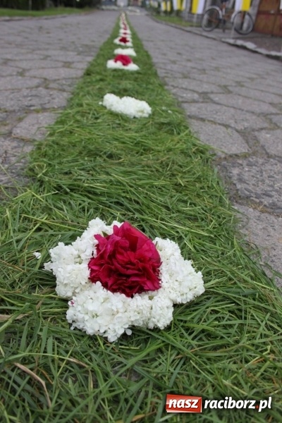 Zdjęcie w galerii na portalu naszraciborz.pl: Dziś Boże Ciało. Nasze ulice tradycyjnie pięknie ustrojone wiadomości z regionu