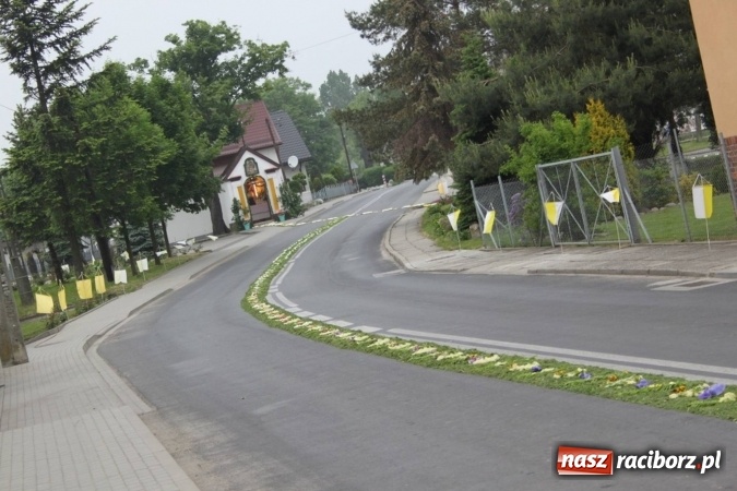 Zdjęcie w galerii na portalu naszraciborz.pl: Dziś Boże Ciało. Nasze ulice tradycyjnie pięknie ustrojone wiadomości z regionu