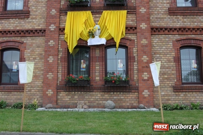 Zdjęcie w galerii na portalu naszraciborz.pl: Dziś Boże Ciało. Nasze ulice tradycyjnie pięknie ustrojone wiadomości z regionu