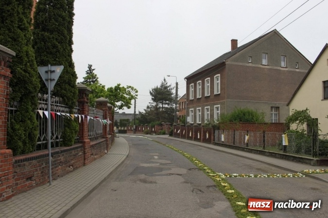 Zdjęcie w galerii na portalu naszraciborz.pl: Dziś Boże Ciało. Nasze ulice tradycyjnie pięknie ustrojone wiadomości z regionu