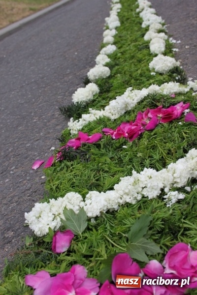 Zdjęcie w galerii na portalu naszraciborz.pl: Dziś Boże Ciało. Nasze ulice tradycyjnie pięknie ustrojone wiadomości z regionu
