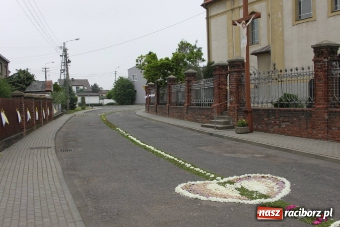 Zdjęcie w galerii na portalu naszraciborz.pl: Dziś Boże Ciało. Nasze ulice tradycyjnie pięknie ustrojone wiadomości z regionu