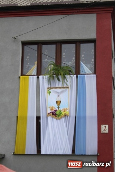 Zdjęcie w galerii na portalu naszraciborz.pl: Dziś Boże Ciało. Nasze ulice tradycyjnie pięknie ustrojone wiadomości z regionu