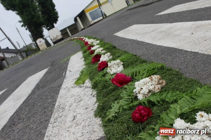 Zdjęcie w galerii na portalu naszraciborz.pl: Dziś Boże Ciało. Nasze ulice tradycyjnie pięknie ustrojone wiadomości z regionu