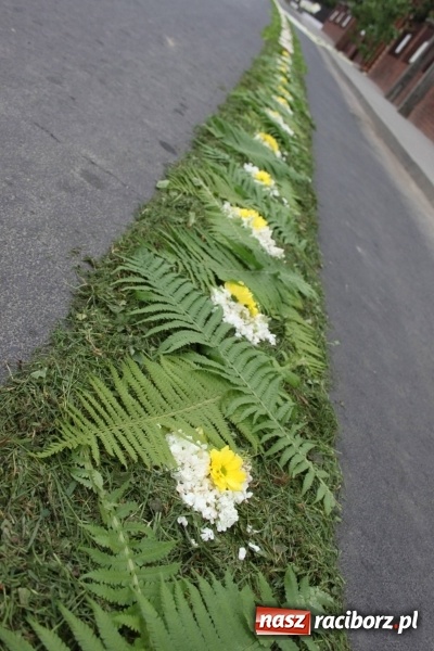 Zdjęcie w galerii na portalu naszraciborz.pl: Dziś Boże Ciało. Nasze ulice tradycyjnie pięknie ustrojone wiadomości z regionu