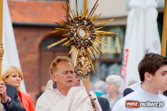 Zdjęcie w galerii na portalu naszraciborz.pl: Procesje Bożego Ciała w Raciborzu i okolicach wiadomości z regionu