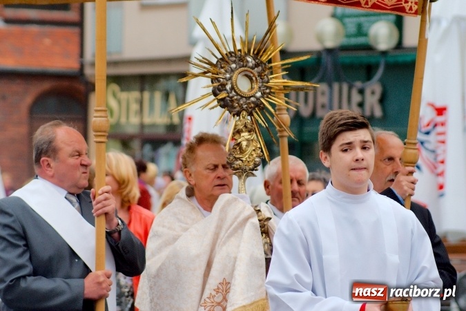Zdjęcie w galerii na portalu naszraciborz.pl: Procesje Bożego Ciała w Raciborzu i okolicach wiadomości z regionu