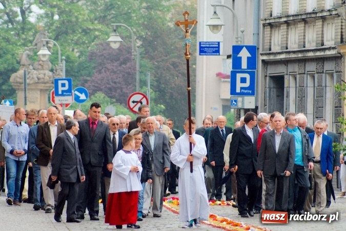 Zdjęcie w galerii na portalu naszraciborz.pl: Procesje Bożego Ciała w Raciborzu i okolicach wiadomości z regionu