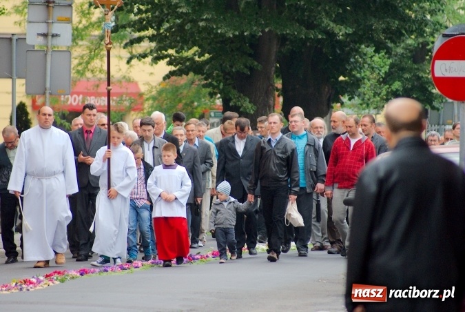 Zdjęcie w galerii na portalu naszraciborz.pl: Procesje Bożego Ciała w Raciborzu i okolicach wiadomości z regionu
