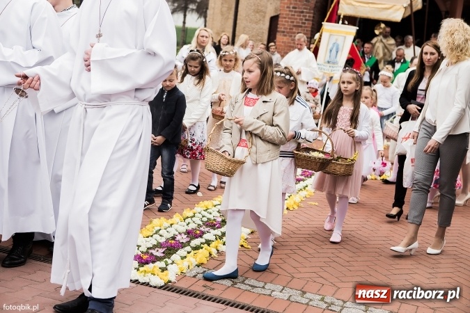 Zdjęcie w galerii na portalu naszraciborz.pl: Procesje Bożego Ciała w Raciborzu i okolicach wiadomości z regionu