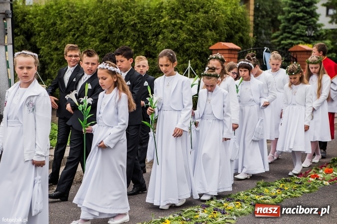 Zdjęcie w galerii na portalu naszraciborz.pl: Procesje Bożego Ciała w Raciborzu i okolicach wiadomości z regionu